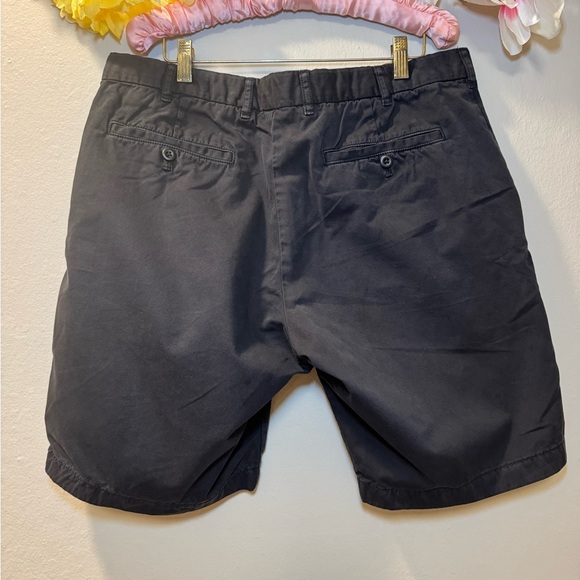 Uniqlo Black Flat Front Chino Shorts - Picture 3 of 9